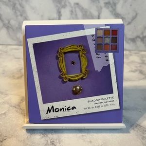 FRIENDS MakeUp Revolution- Monica Pallet